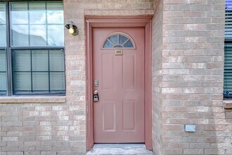 9400 Bellaire Blvd in Houston, TX - Building Photo - Building Photo