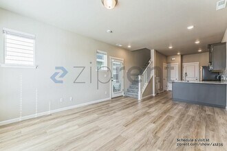 8457 SE Kinnaman St in Hillsboro, OR - Building Photo - Building Photo
