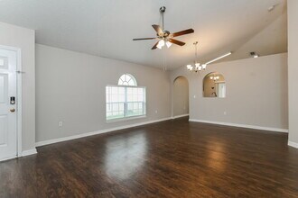 2688 Whispering Trails Dr in Winter Haven, FL - Foto de edificio - Building Photo