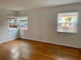 2334 Oak St in Santa Monica, CA - Building Photo