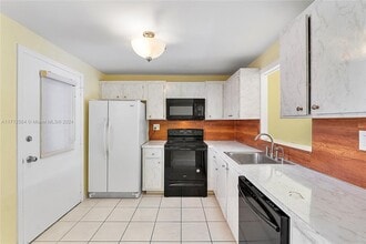 3600 NE 170th St in North Miami Beach, FL - Building Photo - Building Photo