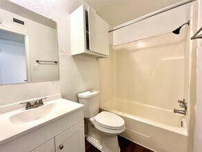 410 Bryan St, Unit 2 in Denton, TX - Building Photo - Building Photo