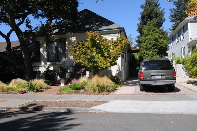 837 Waverly St in Palo Alto, CA - Foto de edificio - Building Photo