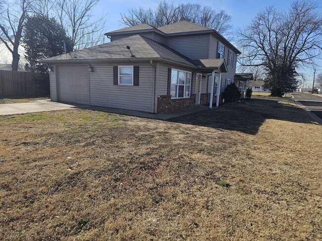 property at 2102 S Cunningham Ave