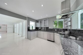 850 N Venetian Dr in Miami Beach, FL - Building Photo - Building Photo