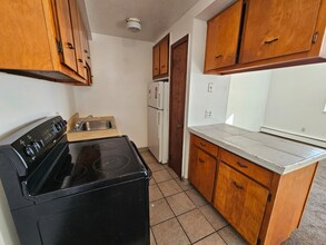 1885 N Taylor Rd in Cleveland, OH - Foto de edificio - Building Photo