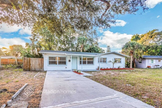 4040 Porpoise Dr SE in St. Petersburg, FL - Foto de edificio - Building Photo