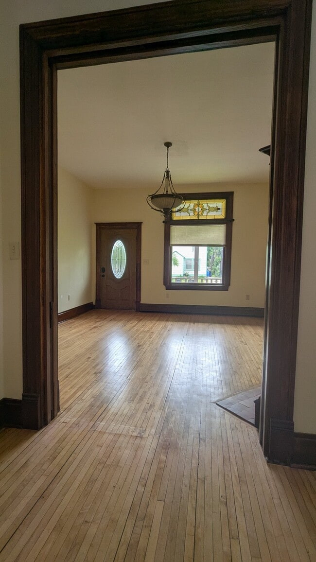 808 Iglehart Ave