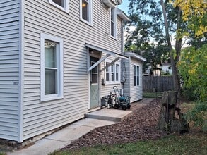 1021 E Grand Ave, Unit 1 in Eau Claire, WI - Building Photo - Building Photo