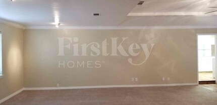620 Queens Way in Bedford, TX - Building Photo - Building Photo