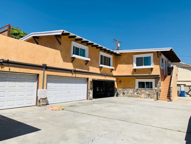 2203 Voorhees Ave in Redondo Beach, CA - Building Photo - Building Photo