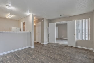 Village Square Apartments in Irving, TX - Foto de edificio - Interior Photo