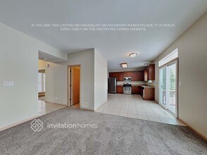 322 Clarewood Cir in Grayslake, IL - Foto de edificio - Building Photo