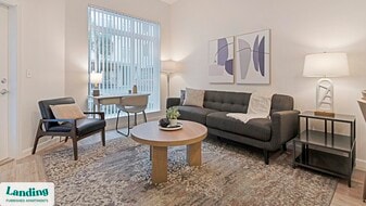 5256 International Dr in Orlando, FL - Building Photo