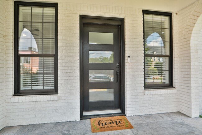 1842 Palm St in Houston, TX - Building Photo - Building Photo