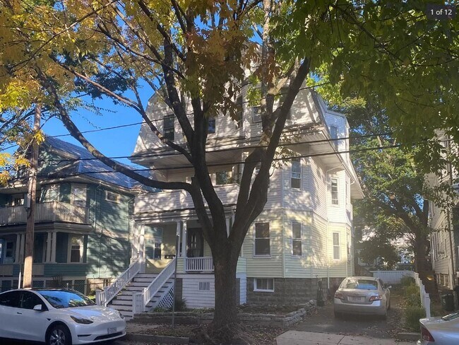 192 Green St, Unit 2 in Cambridge, MA - Building Photo - Building Photo
