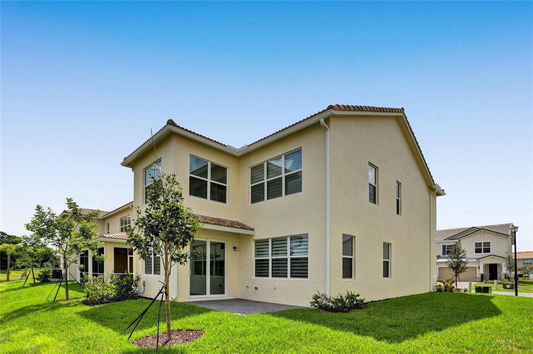 5083 Greenway Dr in Hollywood, FL - Building Photo