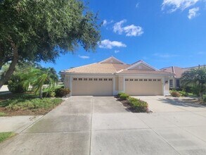 4665 Whispering Oaks Dr in North Port, FL - Building Photo - Building Photo