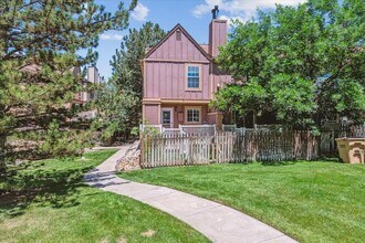 12059 E Hoye Dr in Aurora, CO - Building Photo - Building Photo