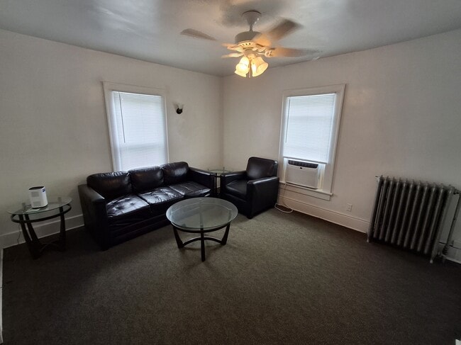 Castle Property Services in Champaign, IL - Foto de edificio - Building Photo