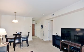 351 Pemberwick Rd, Unit 814 in Greenwich, CT - Building Photo - Building Photo