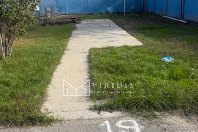 327 Beardsley Ave in Bakersfield, CA - Building Photo - Building Photo