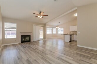 909 Dodge St in Henderson, NV - Building Photo - Building Photo