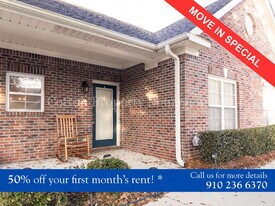 207 Hibiscus Way in Wilmington, NC - Building Photo