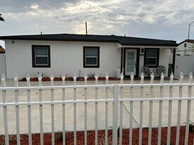 680 E 8th Ave in Hialeah, FL - Building Photo