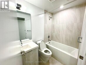 5858 Yonge St in Toronto, ON - Building Photo - Building Photo