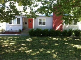 1406 W John St in Champaign, IL - Building Photo