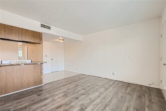 3604 Thomas Ave-Unit -3 in North Las Vegas, NV - Foto de edificio - Building Photo