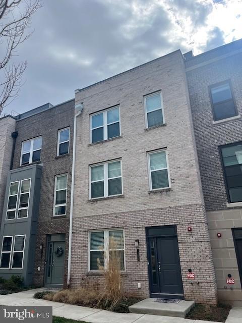 13372 Sherwood Park Ln in Herndon, VA - Building Photo - Building Photo