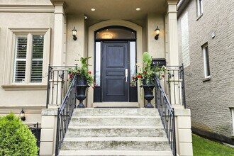 567 Melrose Ave in Toronto, ON - Building Photo - Building Photo