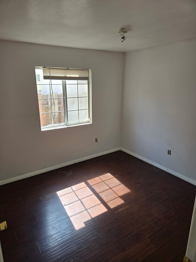 227 E 110th St in Los Angeles, CA - Building Photo - Building Photo