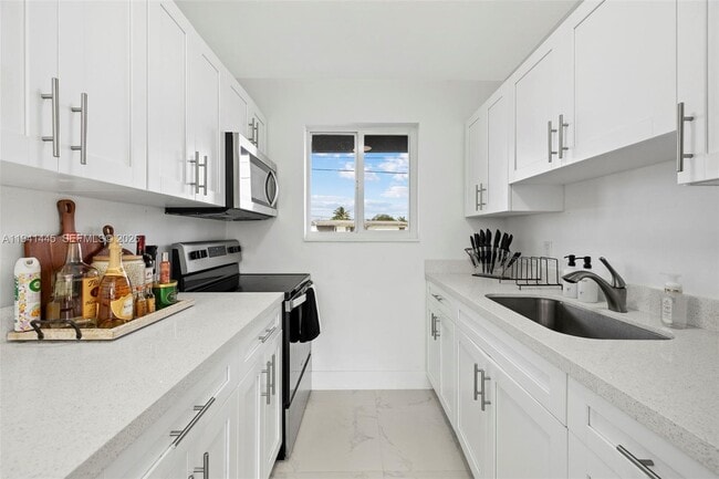 10750 SW 43rd Ln in Miami, FL - Building Photo - Building Photo