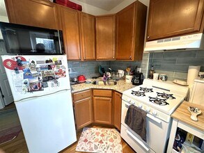 1056 Cambridge St, Unit 2F in Cambridge, MA - Foto de edificio - Building Photo