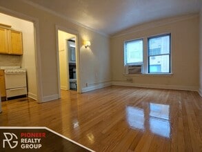 556 W Arlington Pl in Chicago, IL - Building Photo - Building Photo