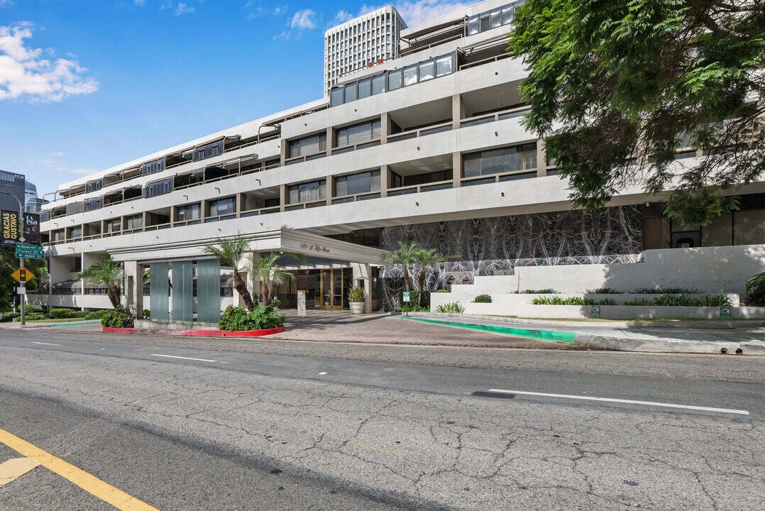 121 S Hope St, Unit 435 in Los Angeles, CA - Building Photo