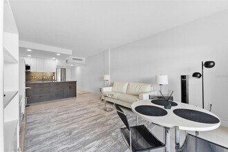 1200 N Shore Dr NE, Unit 105 in St. Petersburg, FL - Building Photo - Building Photo