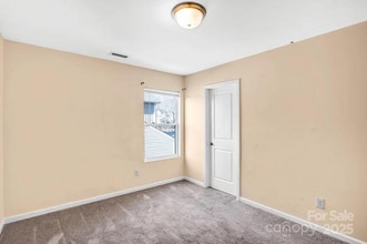 9026 Sharpes Cir in Charlotte, NC - Building Photo - Building Photo