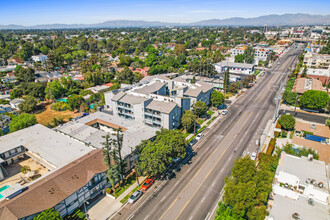 5763 Laurel Canyon Blvd in Valley Village, CA - Building Photo - Building Photo