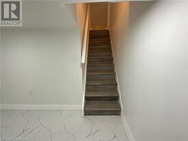 415 Mt Pleasant Rd in Brantford, ON - Building Photo