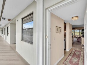 6049 Balboa Cir in Boca Raton, FL - Building Photo - Building Photo