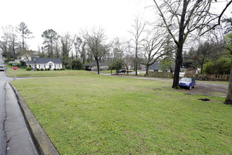 989 Lanier Ave in Gainesville, GA - Building Photo - Primary Photo