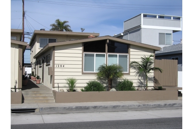 1204 W Balboa Blvd in Newport Beach, CA - Building Photo