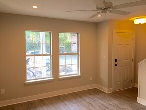10 Bee St in Charleston, SC - Building Photo - Building Photo