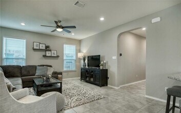 Room in House on Muenster Dr in Hutto, TX - Foto de edificio - Building Photo