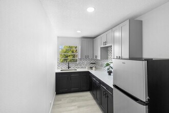 1882 Lake St in Oviedo, FL - Building Photo - Building Photo