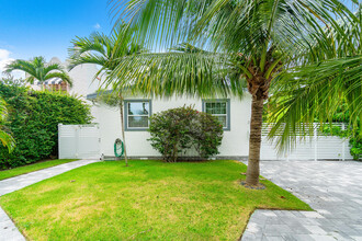 353 E Lakewood Rd in West Palm Beach, FL - Building Photo - Building Photo